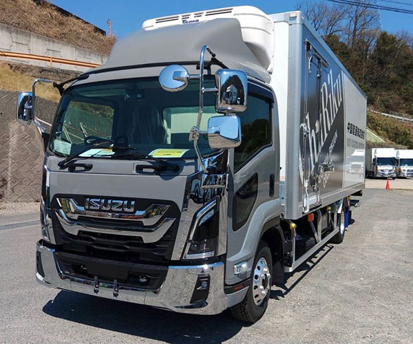 中型P/G付冷凍冷蔵車